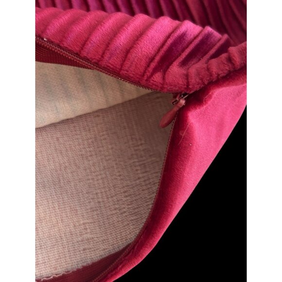 Throw Pillow Velvet Velour Pleated Zippered 21" Square Set 2 Cranberry Red Decor - Picture 4 of 9